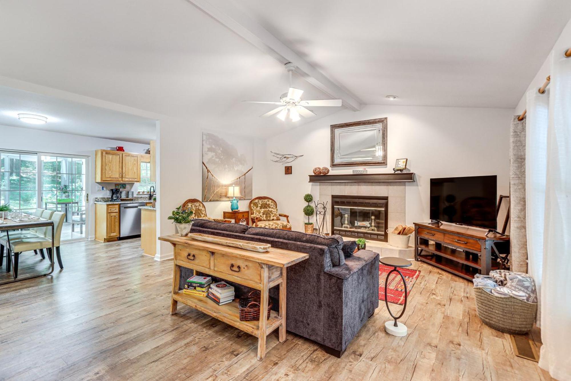 Pet-Friendly Home With Hot Tub In Blue Ridge! Exterior photo